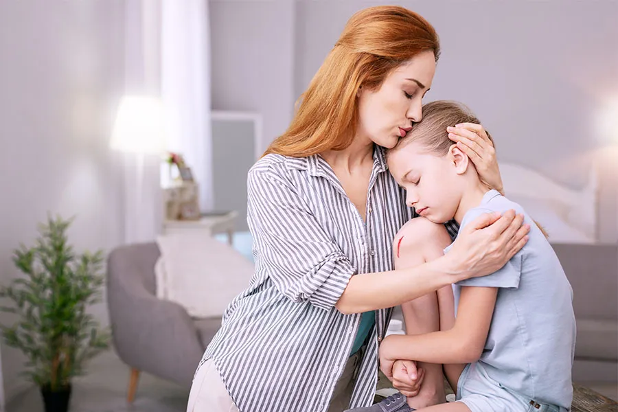 Anneye Aşırı Bağımlı Çocuğa Nasıl Davranılmalı?