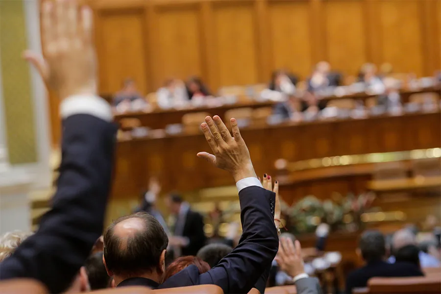 Demokrasinin Özellikleri Nelerdir?