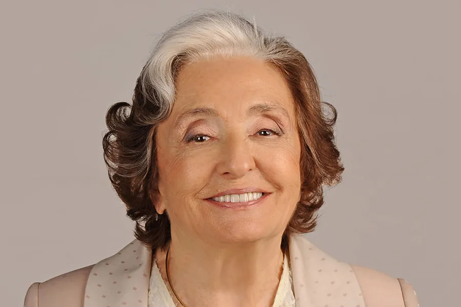 Gülten Dayıoğlu Kimdir? Eserleri Nelerdir?