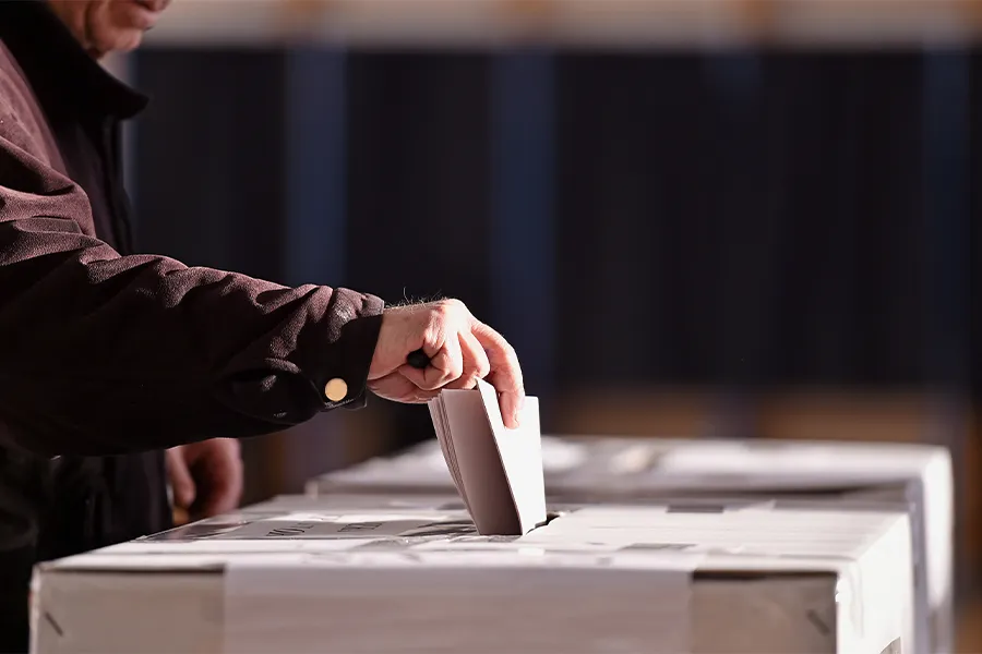 Demokrasi Nedir? Demokrasinin Özellikleri Nelerdir?