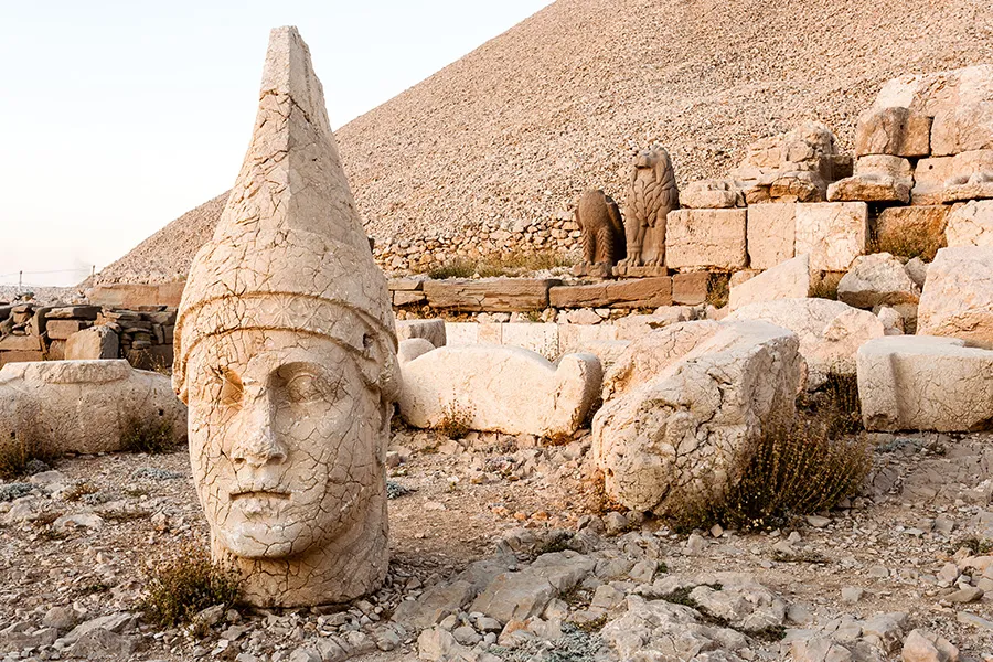 Nemrut Dağı'nın Hikayesi ve Özellikleri Nedir?