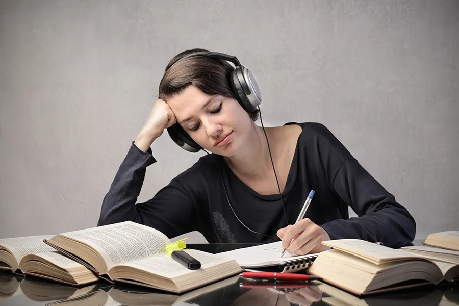 Ders Çalışırken Müzik Dinlenir mi?